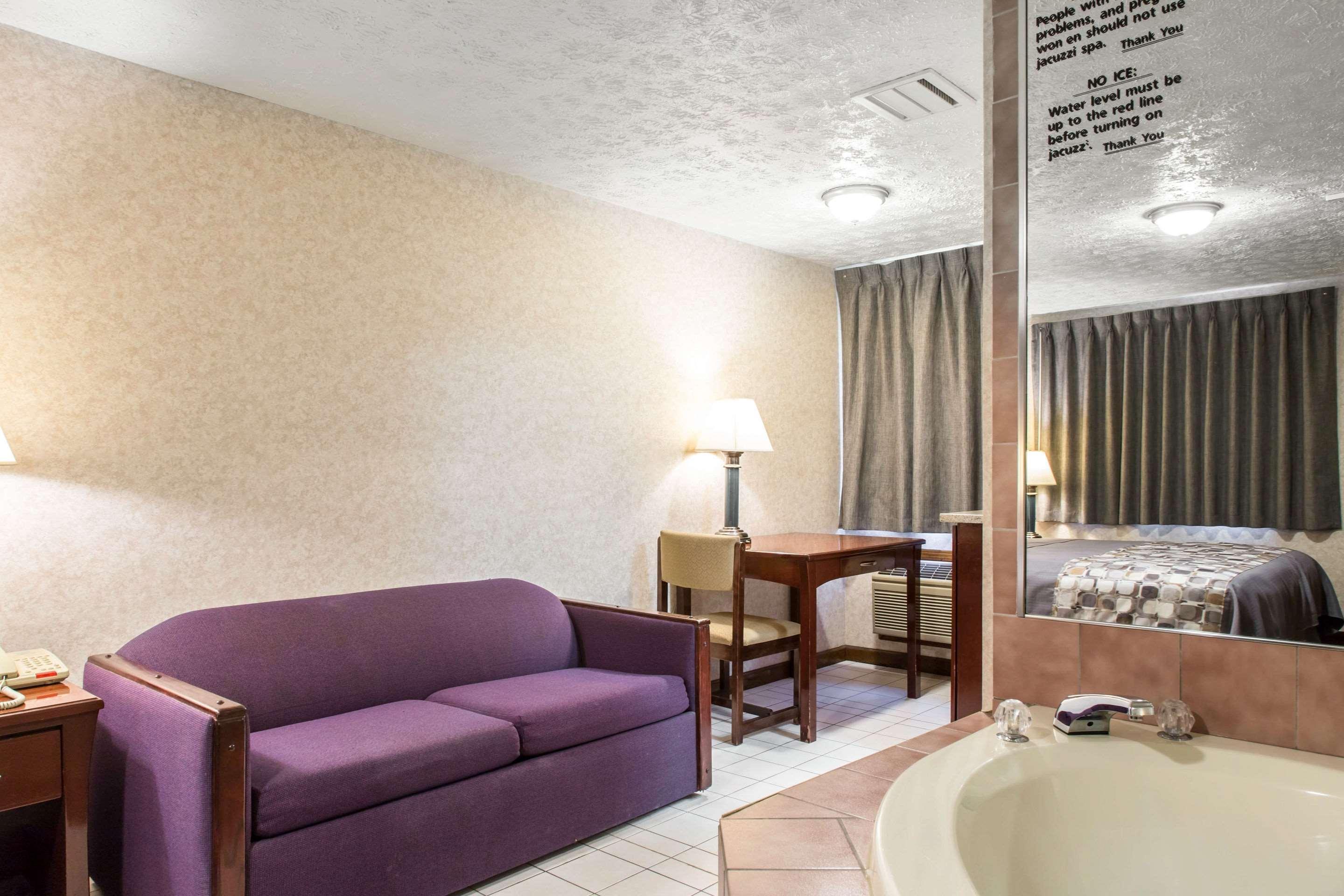 Rodeway Inn & Suites Branford - Guilford Esterno foto