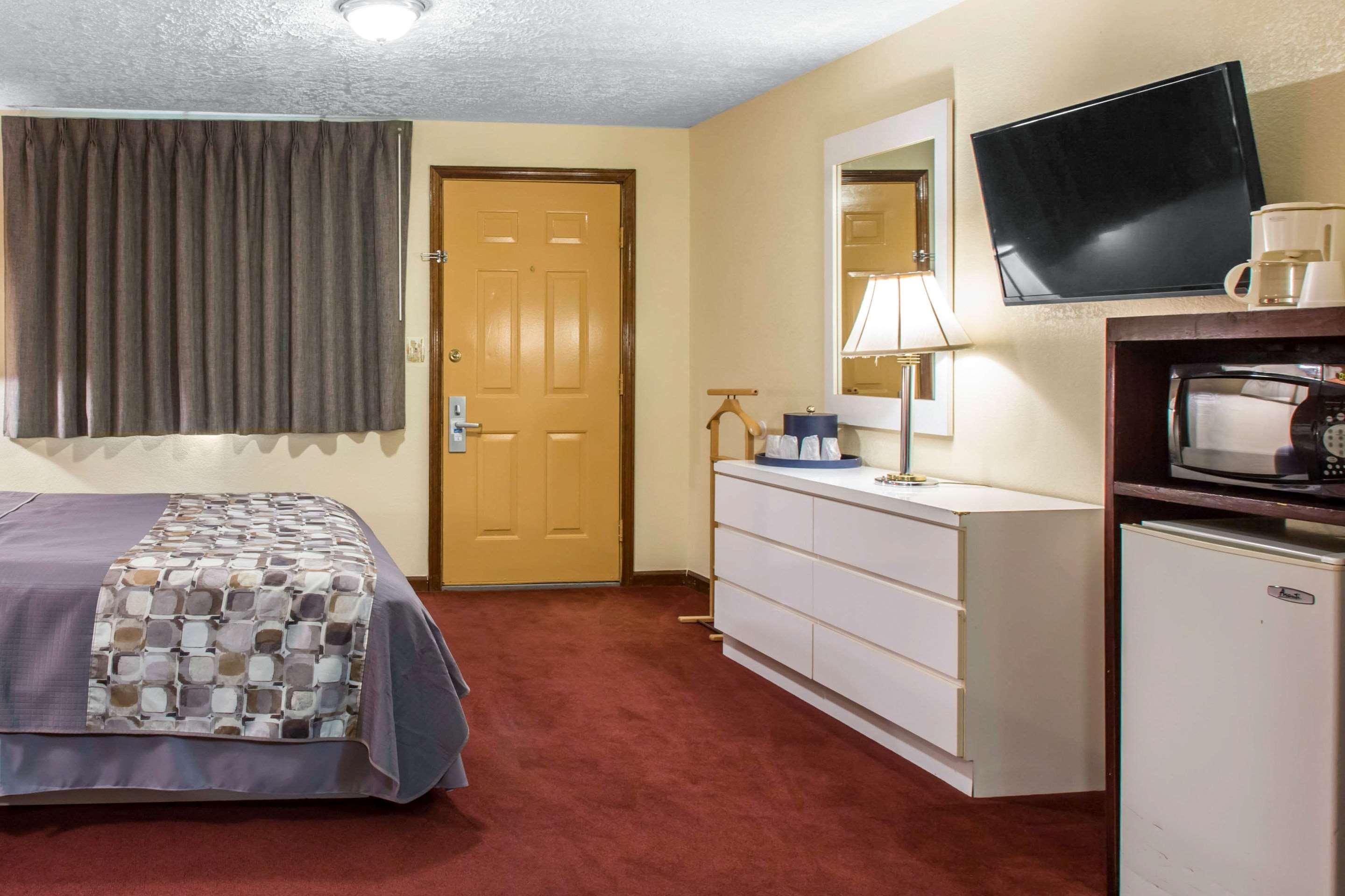 Rodeway Inn & Suites Branford - Guilford Esterno foto